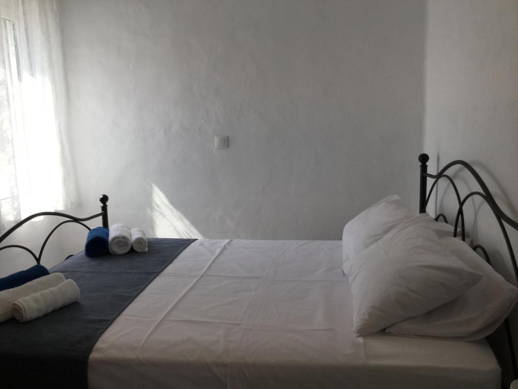 Sea Breeze Villa Lakhania Phòng bức ảnh